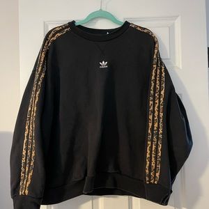 Adidas woman’s medium crewneck